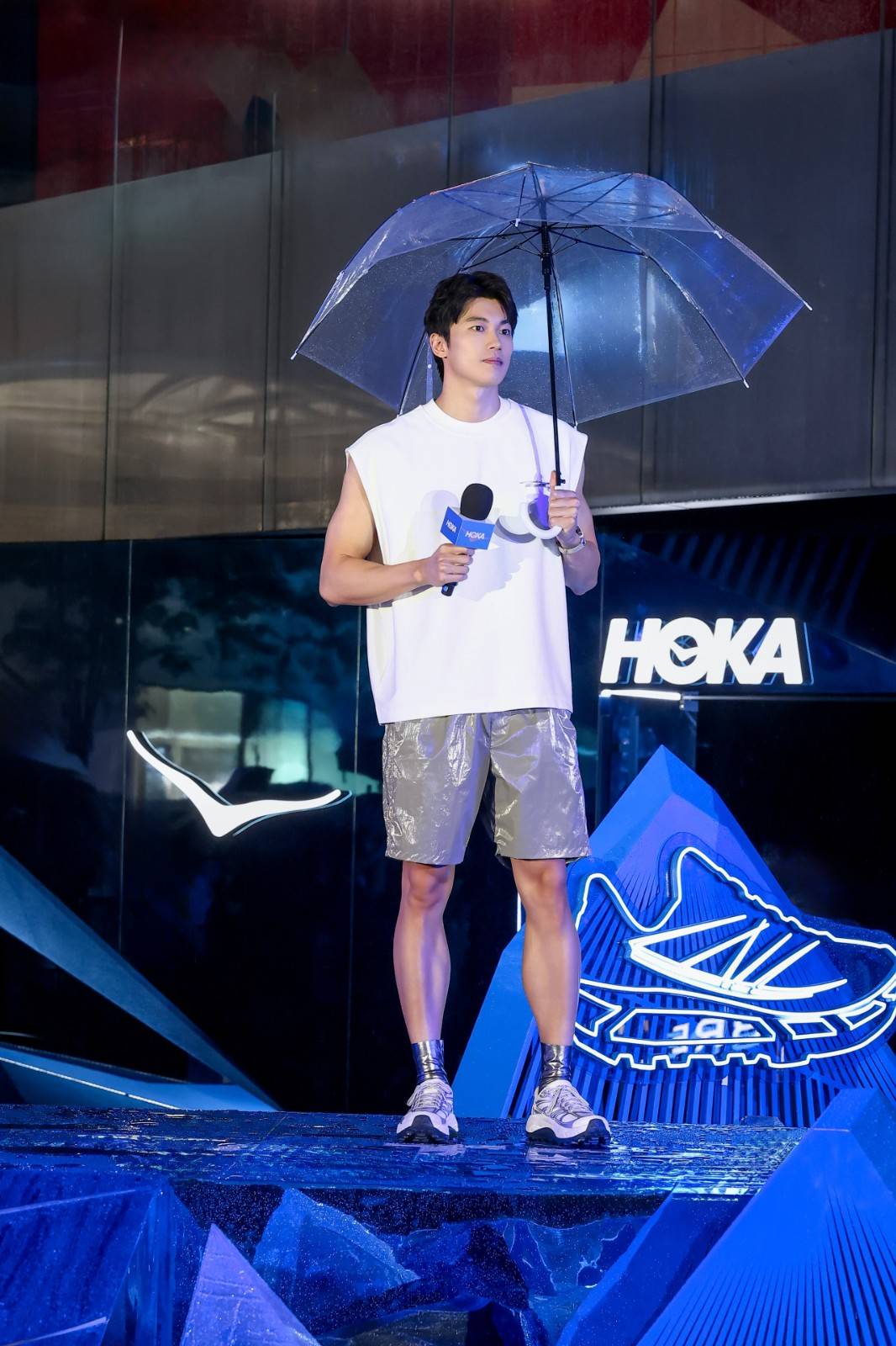 HOKA 品牌大使（鞋履系列）汪顺登台亮相，演绎未来先锋造型.jpg